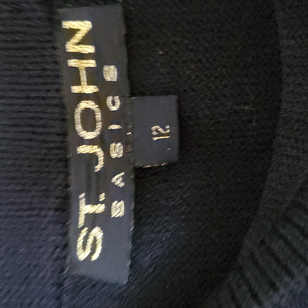 St John's size 12 knit skirt